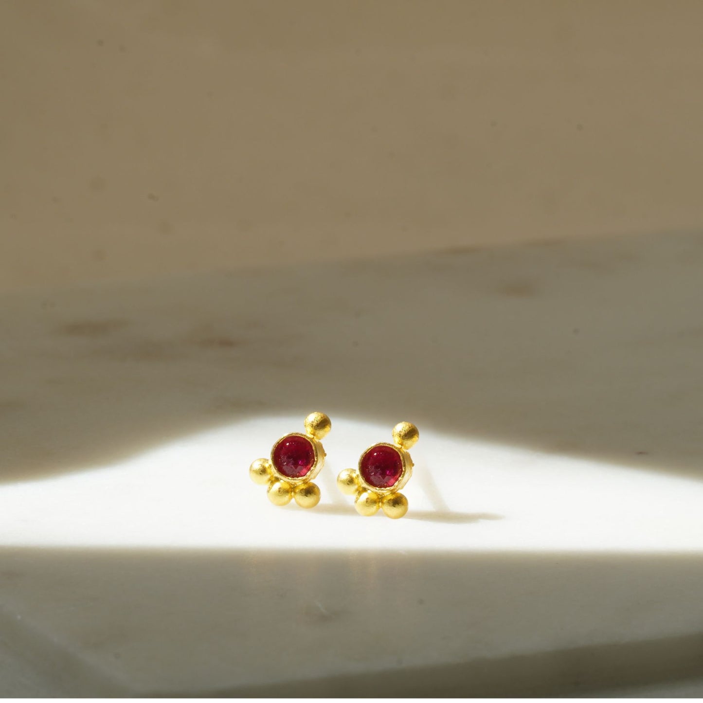 MIKROS RUBY STUD EARRINGS